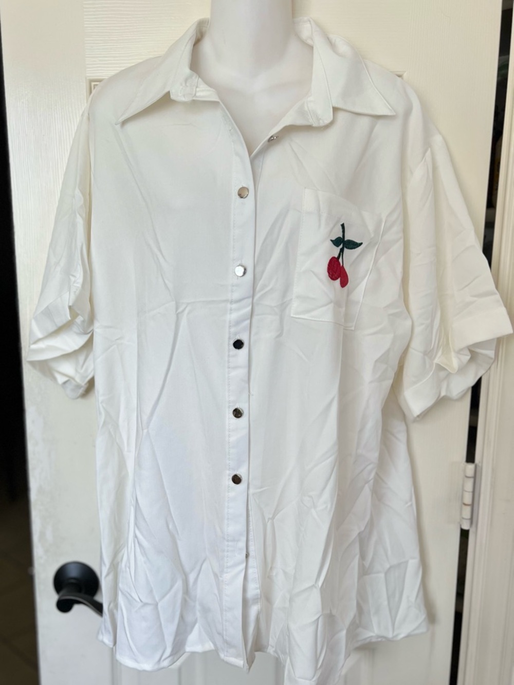 NWT Women’s White Button-Down Shirt with Cherry Embroidery XXL